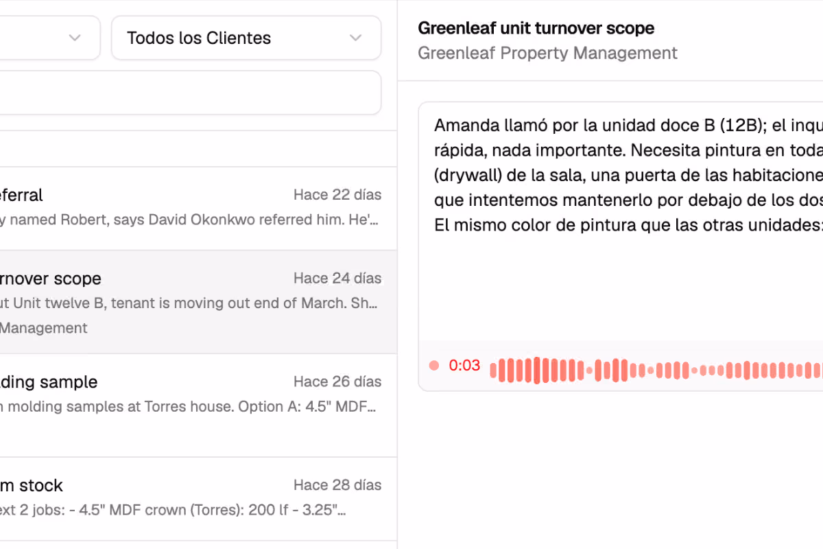 Página de Notas de Campo con notas de texto y voz, etiquetas de clientes y búsqueda
